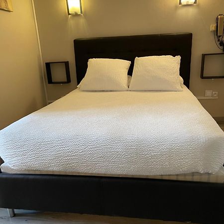 Logis Hotel Le Clement V Рокмор Екстер'єр фото