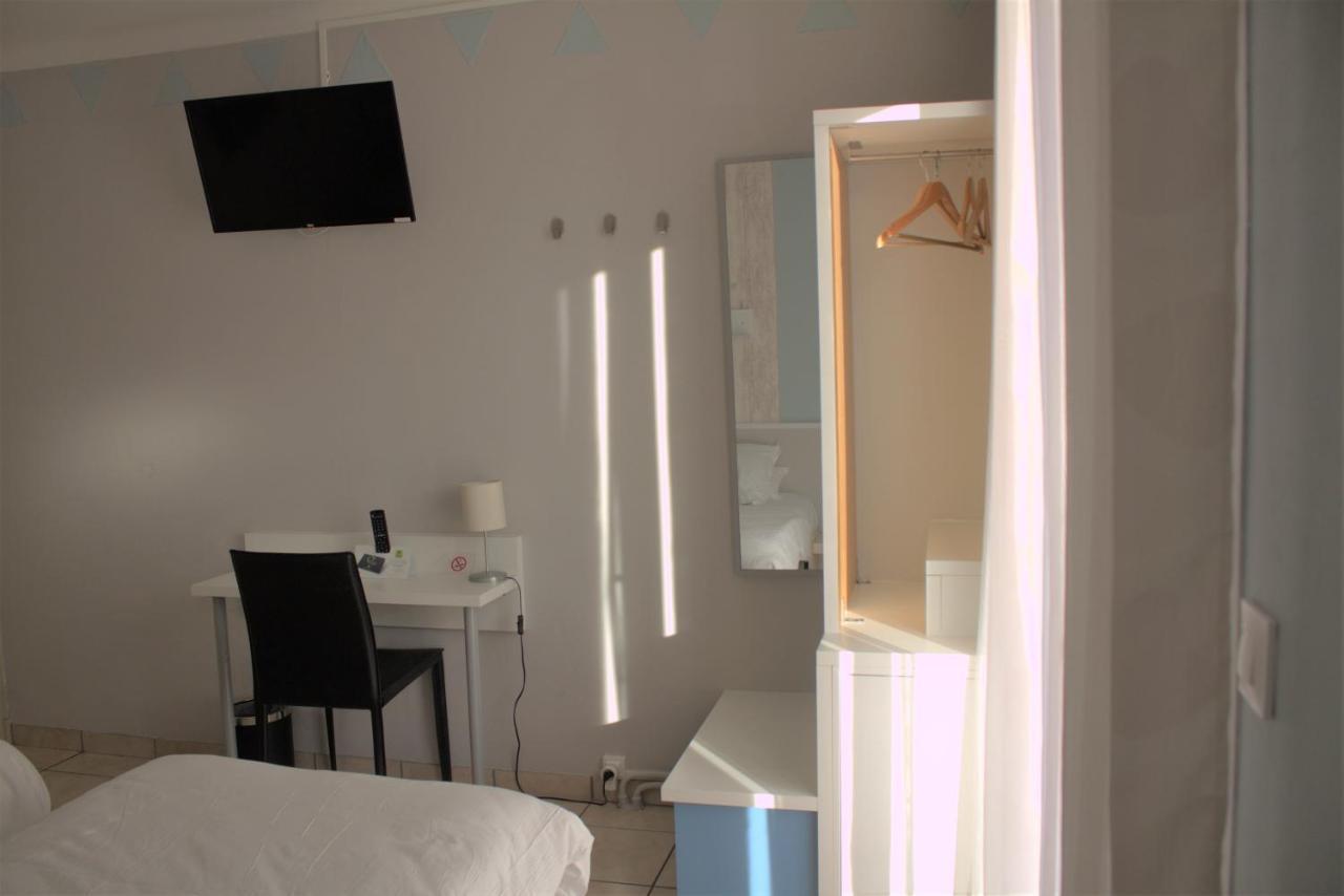 Logis Hotel Le Clement V Рокмор Екстер'єр фото